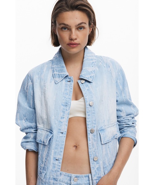 Desigual（デシグアル）の「ヴィンテージ風前ポケットデニムジャケット ライトブルー（デニムジャケット・レディース・ブルー・XS/S/M/L/XL）」の4枚目の写真