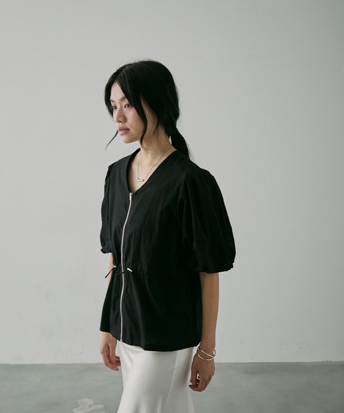NUJOH(ヌゾ)の「Volume Sleeve Summer jacket / ボリューム スリーブ サマージャケット(ブルゾン・レディース・ホワイト/ベージュ/ブラック・FREE)」の1枚目の写真