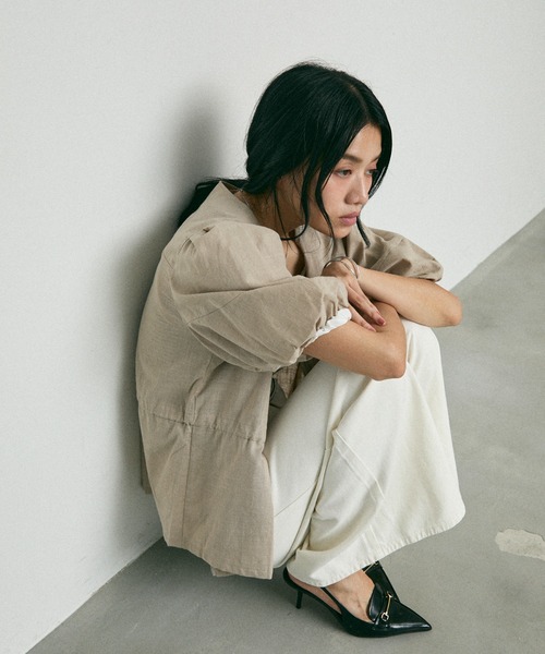 NUJOH(ヌゾ)の「Volume Sleeve Summer jacket / ボリューム スリーブ サマージャケット(ブルゾン・レディース・ホワイト/ベージュ/ブラック・FREE)」の4枚目の写真