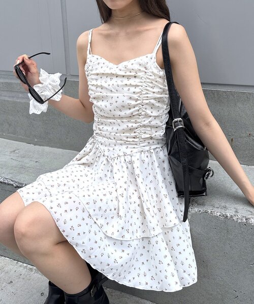 mline（エムライン）の「[mline]花柄シャーリング ミニワンピ（ワンピース・レディース・ブラック/ブラウン/アイボリー・FREE）」の2枚目の写真