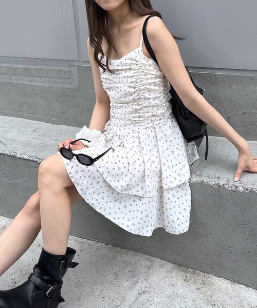 mline（エムライン）の「[mline]花柄シャーリング ミニワンピ（ワンピース・レディース・ブラック/ブラウン/アイボリー・FREE）」の5枚目の写真