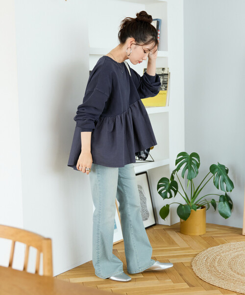 FREAK'S STORE(フリークスストア)の「限定展開 ピグメント 加工 フリル ロングスリーブ トップス(Tシャツ/カットソー・レディース・スミクロ/ベージュ/ネイビー/レッド/グリーン/ナチュラル・フリ-)」の12枚目の写真