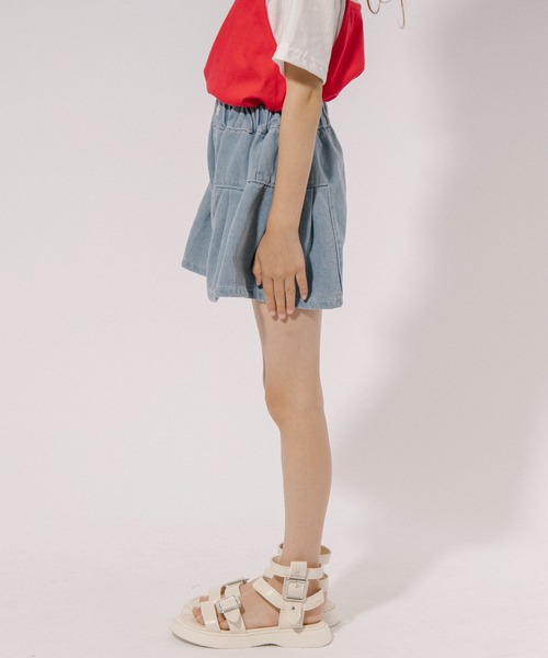 URBAN CHERRY（アーバンチェリー）の「タックフレアデニムショートパンツ（デニムパンツ・キッズ・ブルー・110cm/120cm/130cm/140cm）」の5枚目の写真