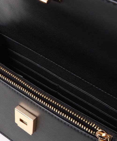 CHARLES & KEITH(チャールズ & キース)の「Arlet アラート ベルトトップハンドルバッグ(ハンドバッグ・レディース・ワインレッド/ブラック/クリーム・S)」の9枚目の写真