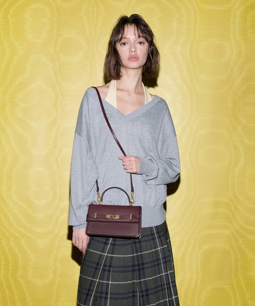 CHARLES & KEITH(チャールズ & キース)の「Arlet アラート ベルトトップハンドルバッグ(ハンドバッグ・レディース・ワインレッド/ブラック/クリーム・S)」の20枚目の写真