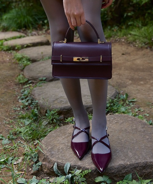 CHARLES & KEITH(チャールズ & キース)の「Arlet アラート ベルトトップハンドルバッグ(ハンドバッグ・レディース・ワインレッド/ブラック/クリーム・S)」の21枚目の写真