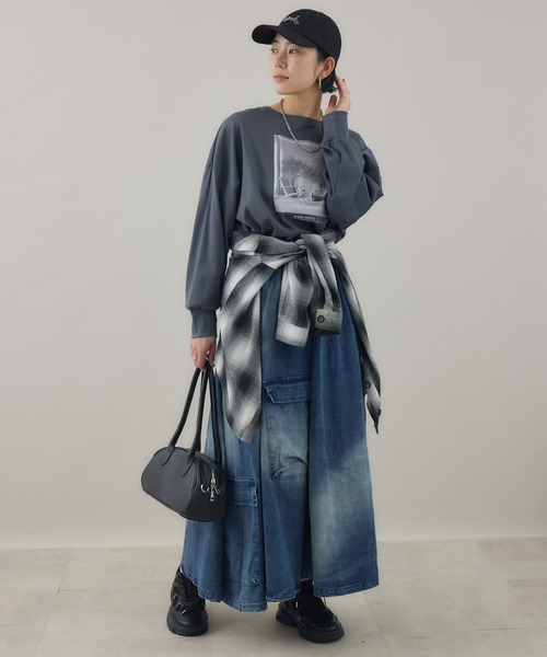 Paradise Picnic(パラダイスピクニック)の「グラデーション カーゴフレアスカート(デニムスカート・レディース・ブルー/ブラック・FREE)」の14枚目の写真