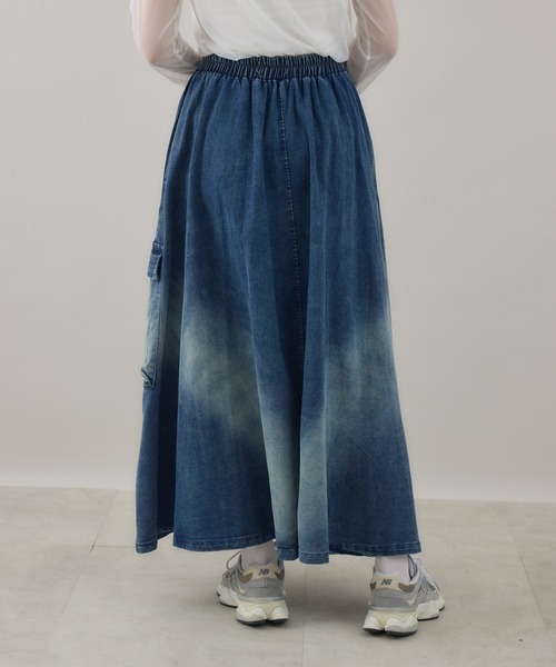 Paradise Picnic(パラダイスピクニック)の「グラデーション カーゴフレアスカート(デニムスカート・レディース・ブルー/ブラック・FREE)」の21枚目の写真
