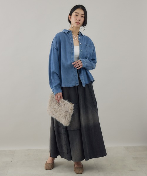 Paradise Picnic(パラダイスピクニック)の「グラデーション カーゴフレアスカート(デニムスカート・レディース・ブルー/ブラック・FREE)」の4枚目の写真