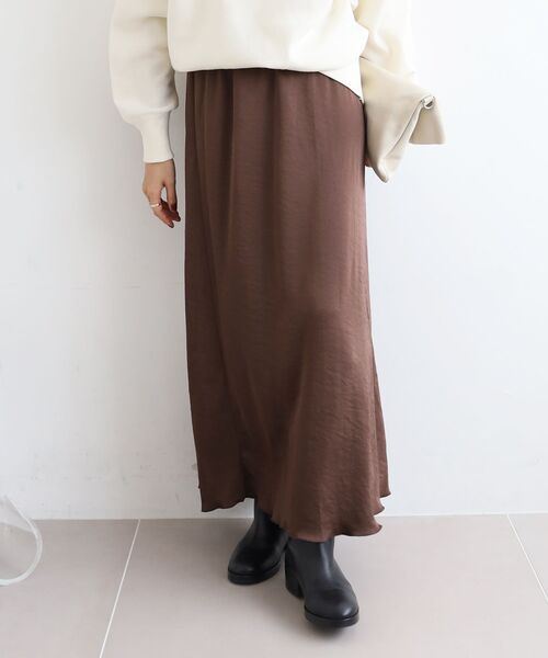 le.coeur blanc(ルクールブラン)の「《手洗い可能》マットサテンナロースカート(スカート・レディース・ブラック/ブラウン/キャメル・38)」の2枚目の写真