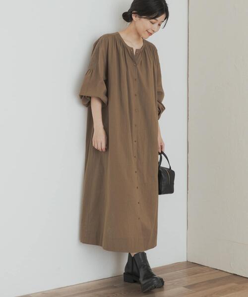 URBAN RESEARCH DOORS(アーバンリサーチドアーズ)の「エンブロイダリーギャザーワンピース(ワンピース・レディース・カーキ/ブラック・MEDIUM)」の5枚目の写真