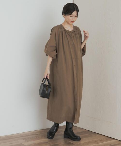 URBAN RESEARCH DOORS(アーバンリサーチドアーズ)の「エンブロイダリーギャザーワンピース(ワンピース・レディース・カーキ/ブラック・MEDIUM)」の16枚目の写真