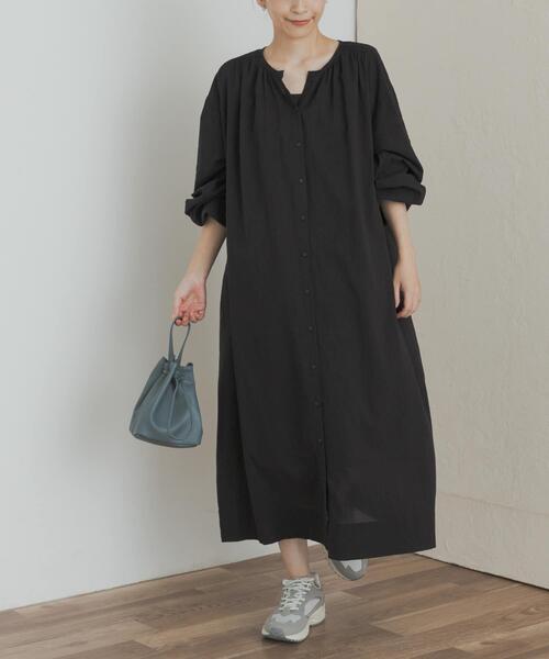 URBAN RESEARCH DOORS(アーバンリサーチドアーズ)の「エンブロイダリーギャザーワンピース(ワンピース・レディース・カーキ/ブラック・MEDIUM)」の9枚目の写真