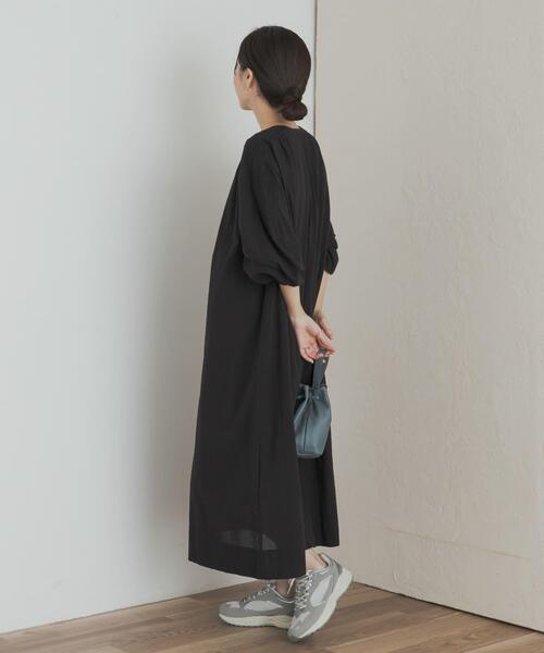 URBAN RESEARCH DOORS(アーバンリサーチドアーズ)の「エンブロイダリーギャザーワンピース(ワンピース・レディース・カーキ/ブラック・MEDIUM)」の12枚目の写真