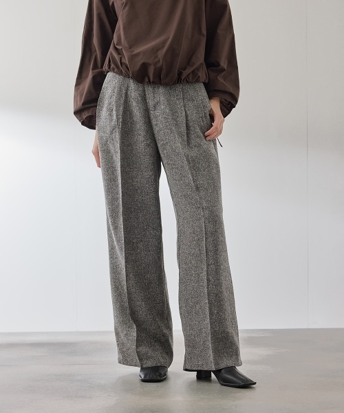 QUEENS COURT（クイーンズコート）の「ライトツィードタックパンツ≪手洗い可能≫（その他パンツ・レディース・ブラック/ライトグレー/ブラウン・M）」の2枚目の写真