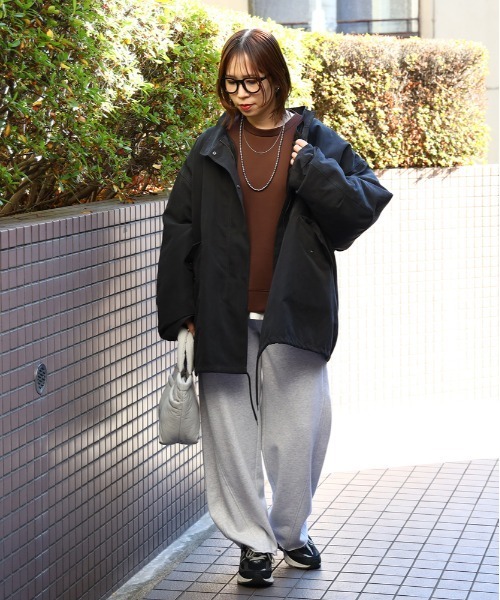 Right-on(ライトオン)の「【HONEYSUCKLE ROSE】加工スウェットパンツ (トレンド/リラックス/柔らか素材/微光沢)(その他パンツ・レディース・オフホワイト/ダークグレー/ブラック/グレー・S/M/L)」の15枚目の写真