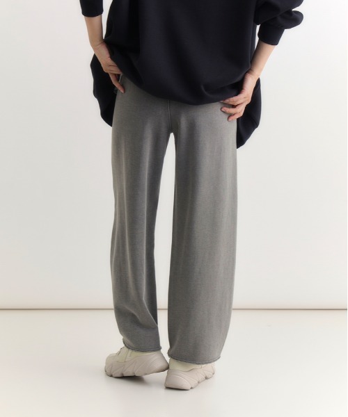 Right-on（ライトオン）の「【HONEYSUCKLE ROSE】加工スウェットパンツ (トレンド/リラックス/柔らか素材/微光沢)（スウェットパンツ・レディース・ダークグレー/ブラック/オフホワイト/グレー・S/L/M）」の16枚目の写真