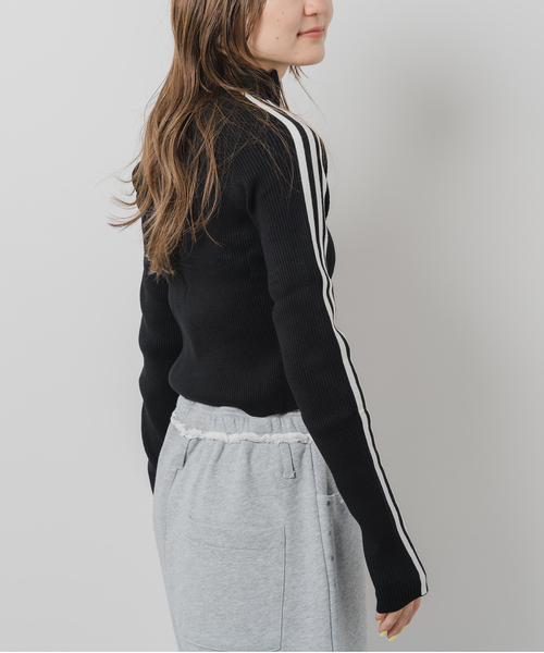 adidas(アディダス)の「adidas / アディダス SLIM KNIT TT(ニット/セーター・レディース・ブラック/レッド・MEDIUM)」の3枚目の写真