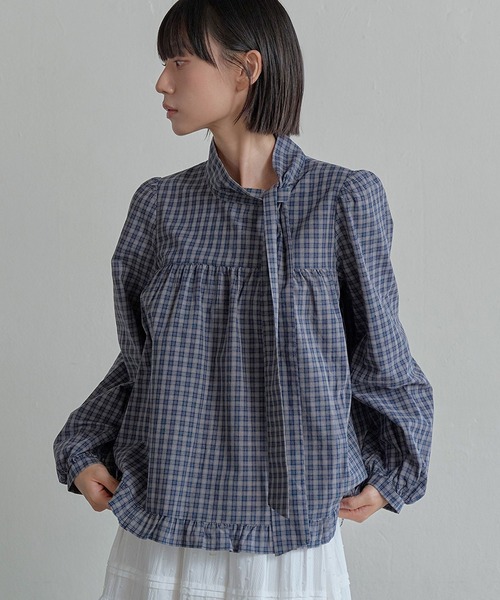 UNE MANSION(ユヌマンション)の「オータムチェックパターンリボンタイラブリーブラウス(シャツ/ブラウス・レディース・グレー/ネイビー・FREE)」の1枚目の写真