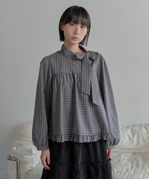 UNE MANSION(ユヌマンション)の「オータムチェックパターンリボンタイラブリーブラウス(シャツ/ブラウス・レディース・グレー/ネイビー・FREE)」の4枚目の写真