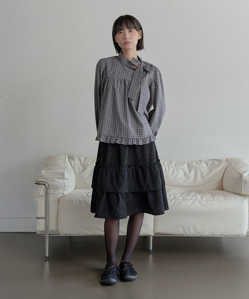 UNE MANSION(ユヌマンション)の「オータムチェックパターンリボンタイラブリーブラウス(シャツ/ブラウス・レディース・グレー/ネイビー・FREE)」の9枚目の写真