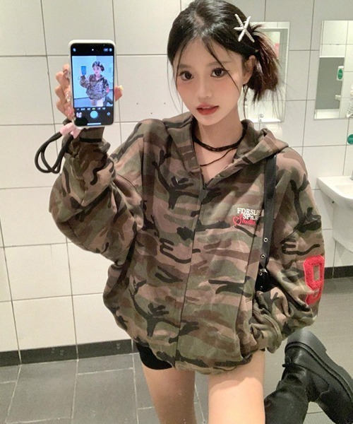 オーバーサイズ刺繍ロゴカモフラージュ柄スウェットジップパーカー