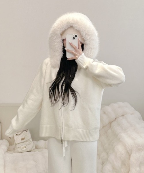 【にじ（プロフ読んでください）様】ちぃましゃ　ニットパーカー　オフホワイト ファーフーディダブルジップショートニットパーカー ／ Fur hooded