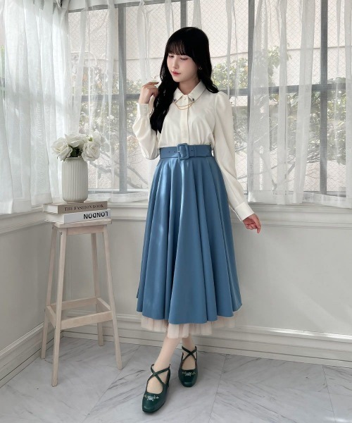 an another angelus(アンアナザーアンジェラス)の「ローズカメオブローチ付きブラウス/fint フィント(シャツ/ブラウス・レディース・ピンクベージュ/オフホワイト・FREE)」の4枚目の写真