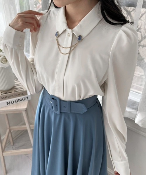 an another angelus(アンアナザーアンジェラス)の「ローズカメオブローチ付きブラウス/fint フィント(シャツ/ブラウス・レディース・ピンクベージュ/オフホワイト・FREE)」の5枚目の写真