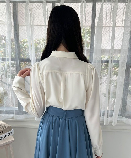 an another angelus(アンアナザーアンジェラス)の「ローズカメオブローチ付きブラウス/fint フィント(シャツ/ブラウス・レディース・ピンクベージュ/オフホワイト・FREE)」の9枚目の写真