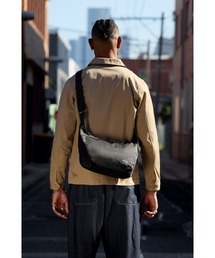 Bellroy（ベルロイ）の「Bellroy(ベルロイ)/Laneway Crescent Bag 7L Ink（ショルダーバッグ）」