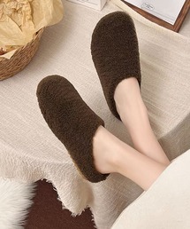 LOWO（ロワ）の「ボア スリッポン／もこもこ外履き／軽量 防寒 ふわふわ 冬スリッポン（ルームシューズ/スリッパ）」