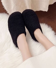 LOWO（ロワ）の「ボア スリッポン／もこもこ外履き／軽量 防寒 ふわふわ 冬スリッポン（ルームシューズ/スリッパ）」