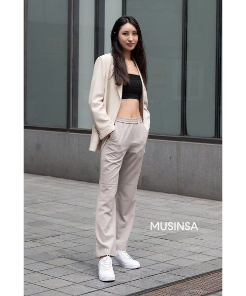 MUSINSA STANDARD（ムシンサスタンダード）の「ジェンダーレスワイドバンディングスラックス[ライトベージュ]（スラックス・レディース・その他・34/32/30/24/26/28/38/42/36）」の5枚目の写真