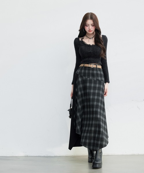 VEILA(ヴェイラ)の「アシメチェックベルトフレアスカート(スカート・レディース・ブラック・M/L)」の4枚目の写真