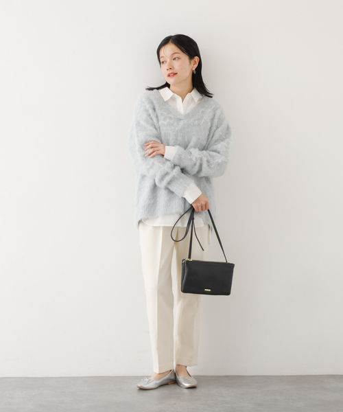 abahouse mavie(アバハウスマヴィ)の「ブラッシュドVネックニット(ニット/セーター・レディース・セージグリーン/チャコールグレー/ライトグレー・フリー)」の6枚目の写真