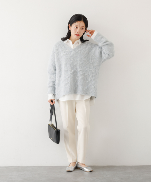 abahouse mavie(アバハウスマヴィ)の「ブラッシュドVネックニット(ニット/セーター・レディース・セージグリーン/チャコールグレー/ライトグレー・フリー)」の8枚目の写真