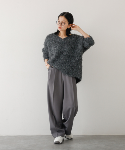 abahouse mavie(アバハウスマヴィ)の「ブラッシュドVネックニット(ニット/セーター・レディース・セージグリーン/チャコールグレー/ライトグレー・フリー)」の20枚目の写真
