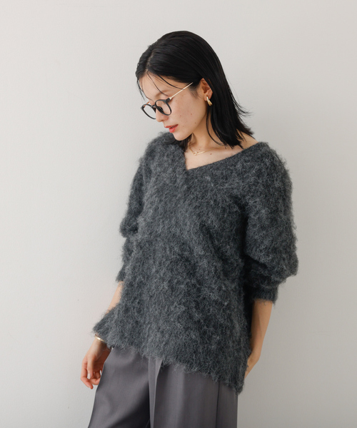 abahouse mavie(アバハウスマヴィ)の「ブラッシュドVネックニット(ニット/セーター・レディース・セージグリーン/チャコールグレー/ライトグレー・フリー)」の22枚目の写真