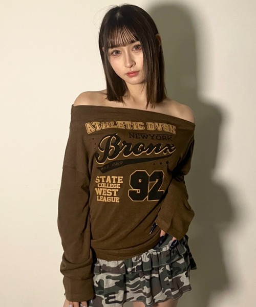 .KOM（ドットコム）の「A'GEM/9 × .kom 『.KOMZ/ドットケーオーエムゼット』NYカレッジプリントロングスリーブ（Tシャツ/カットソー・レディース・ブラウン/ブラック・FREE）」の15枚目の写真