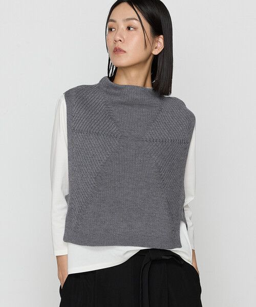 Gabardine K.T(ギャバジンケーティー)の「〔 +サイズ 〕 ダイヤ柄 ニットベスト(ベスト・レディース・オフホワイト/グレー・13号/17号)」の2枚目の写真