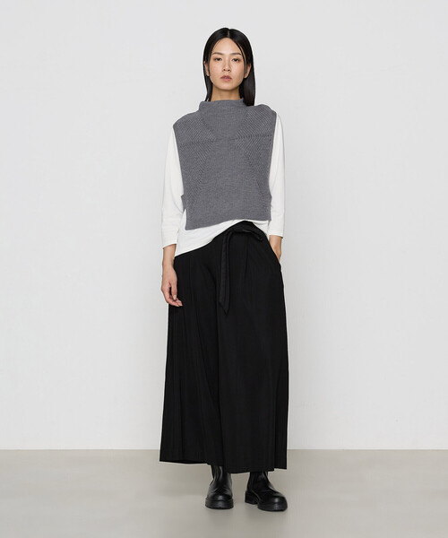Gabardine K.T(ギャバジンケーティー)の「〔 +サイズ 〕 ダイヤ柄 ニットベスト(ベスト・レディース・オフホワイト/グレー・13号/17号)」の4枚目の写真