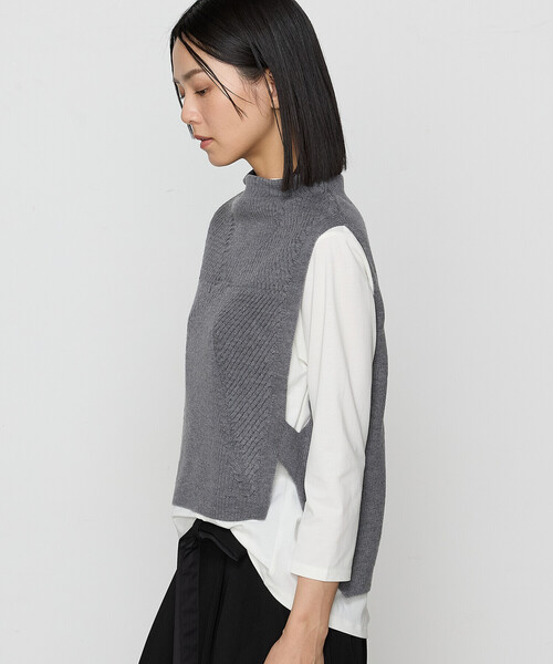 Gabardine K.T(ギャバジンケーティー)の「〔 +サイズ 〕 ダイヤ柄 ニットベスト(ベスト・レディース・オフホワイト/グレー・13号/17号)」の6枚目の写真