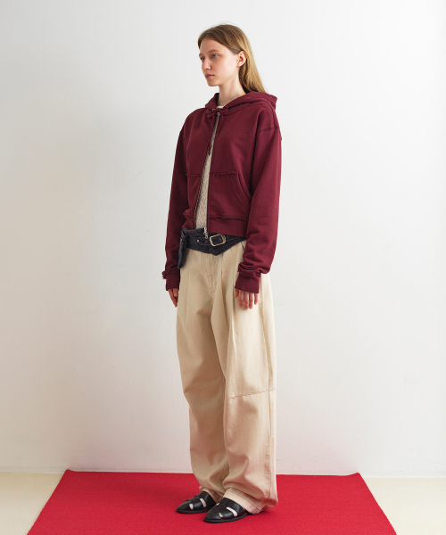 AOPT（アオプト）の「TWO-TUCK WIDE DENIM PANTS - CREAM（デニムパンツ・レディース・その他・SMALL/MEDIUM）」の4枚目の写真