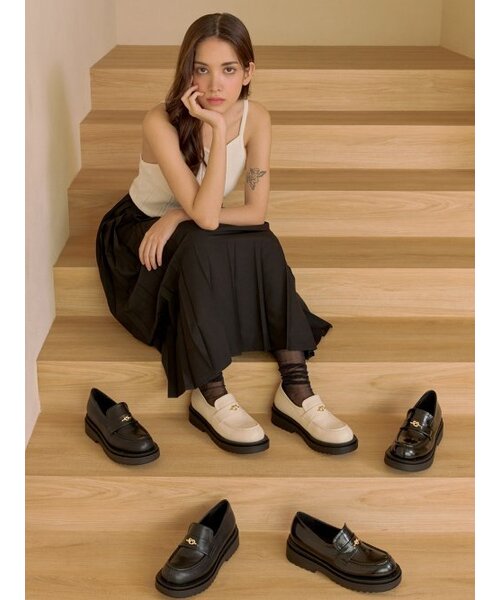SHOEHI(シューハイ)の「アイブ ローファー L2526(3カラー)(ローファー・レディース・ブラック/アイボリー/ブラックミックス・23cm/23.5cm/24cm/24.5cm/25cm/22.5cm)」の4枚目の写真