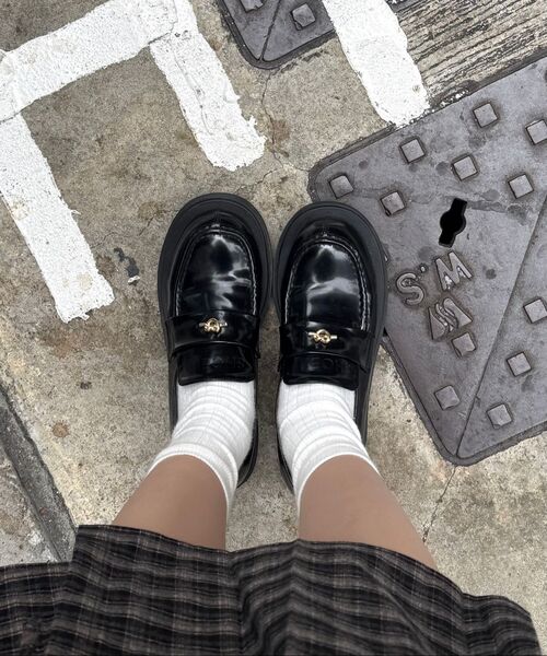 SHOEHI(シューハイ)の「アイブ ローファー L2526(3カラー)(ローファー・レディース・ブラック/アイボリー/ブラックミックス・23cm/23.5cm/24cm/24.5cm/25cm/22.5cm)」の14枚目の写真
