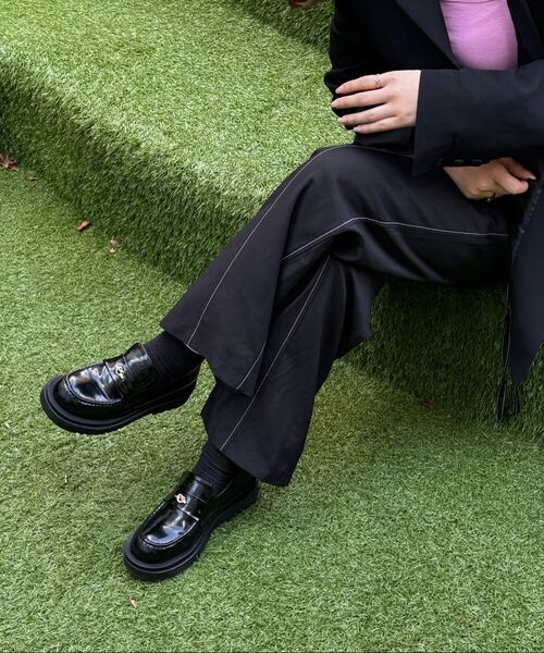SHOEHI(シューハイ)の「アイブ ローファー L2526(3カラー)(ローファー・レディース・ブラック/アイボリー/ブラックミックス・23cm/23.5cm/24cm/24.5cm/25cm/22.5cm)」の16枚目の写真