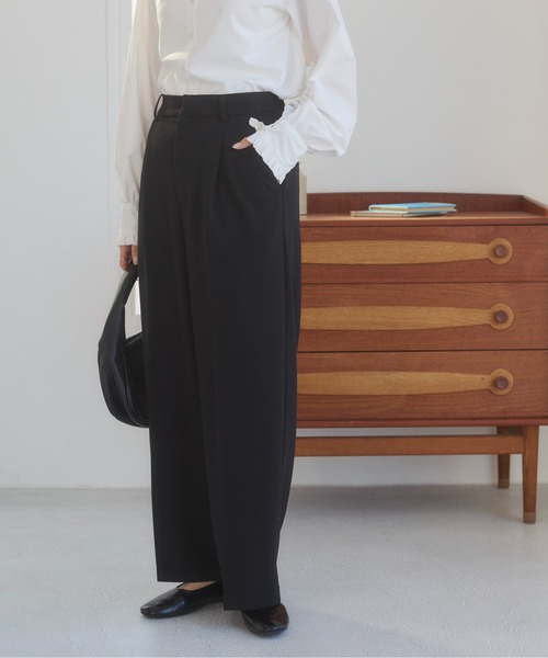 ANGIE(アンジー)の「【セットアップ対応】タック センタープレス ワイド ストレートパンツ / オフィスカジュアル / 通勤 / 春服(スラックス・レディース・アイボリー/ブラック・MEDIUM/LARGE)」の19枚目の写真