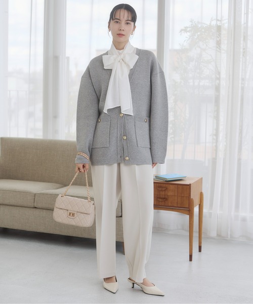 ANGIE（アンジー）の「【オケージョン対応 / セレモニー対応 / セットアップ対応】タック センタープレス ワイド ストレートパンツ（スラックス・レディース・アイボリー/ブラック・MEDIUM/LARGE）」の3枚目の写真