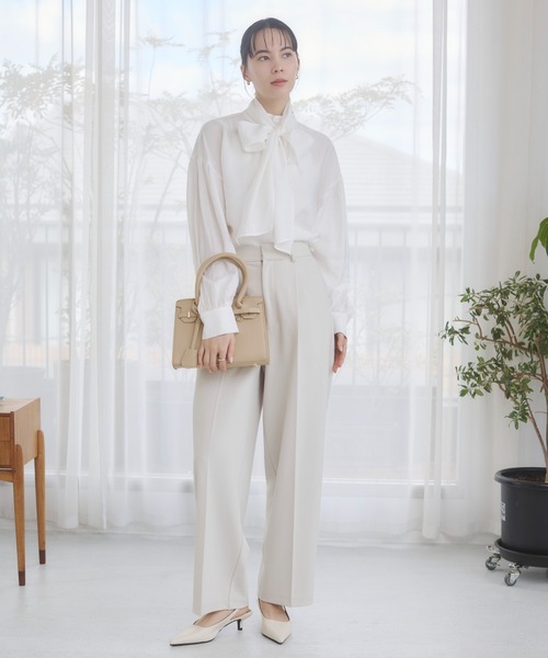 ANGIE（アンジー）の「【オケージョン対応 / セレモニー対応 / セットアップ対応】タック センタープレス ワイド ストレートパンツ（スラックス・レディース・アイボリー/ブラック・MEDIUM/LARGE）」の4枚目の写真